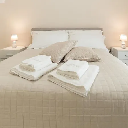 View Freewifi Netflix Апартаменты Гротталье